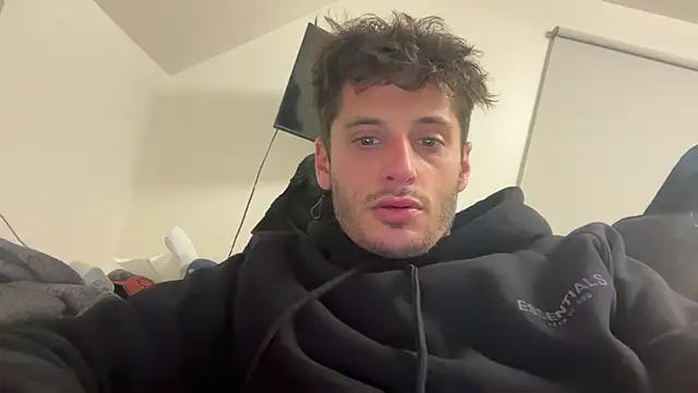 Snapshot of Dylansd chatting on 10/31/25, 02:34 Dylansd online show from 10/31/25, 02:34