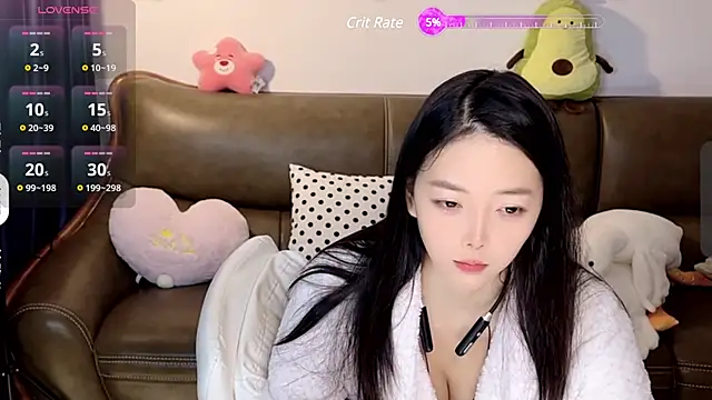 Snapshot of Yilin1999 chatting on 12/13/24, 05:21 Yilin1999 online show from 12/13/24, 05:21