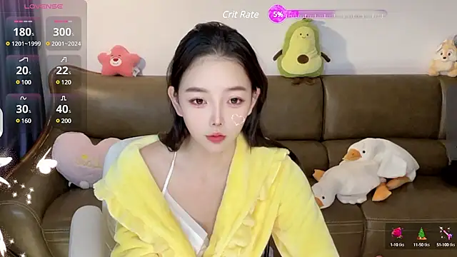 Snapshot of Yilin1999 chatting on 12/18/24, 11:08 Yilin1999 online show from 12/18/24, 11:08
