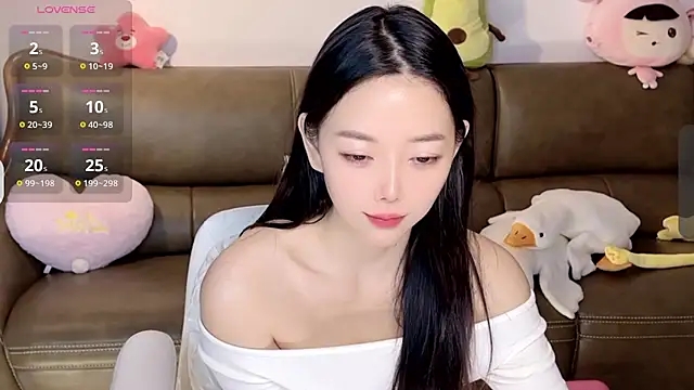 Snapshot of Yilin1999 chatting on 01/19/25, 03:18 Yilin1999 online show from 01/19/25, 03:18