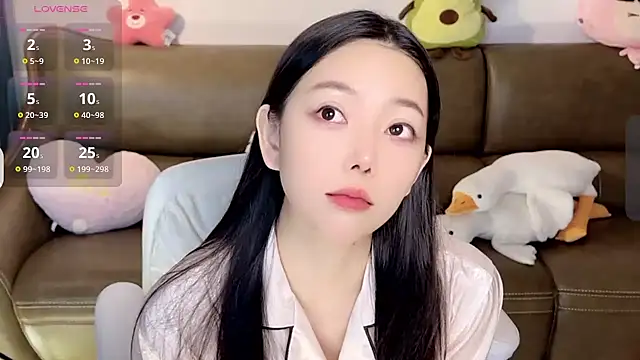 Snapshot of Yilin1999 chatting on 01/25/25, 01:54 Yilin1999 online show from 01/25/25, 01:54