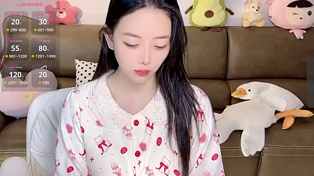 Snapshot of Yilin1999 chatting on 02/05/25, 05:09 Yilin1999 online show from 02/05/25, 05:09