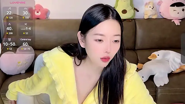 Snapshot of Yilin1999 chatting on 02/07/25, 05:40 Yilin1999 online show from 02/07/25, 05:40
