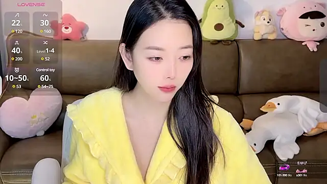 Snapshot of Yilin1999 chatting on 02/07/25, 11:55 Yilin1999 online show from 02/07/25, 11:55