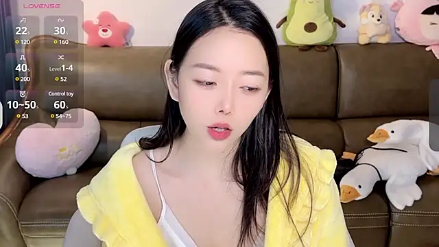 Snapshot of Yilin1999 chatting on 02/08/25, 02:58 Yilin1999 online show from 02/08/25, 02:58