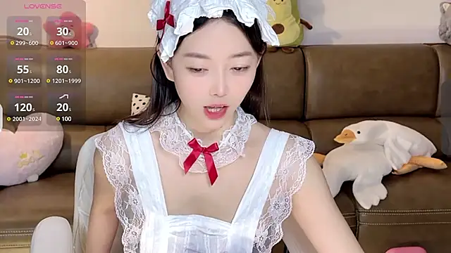Snapshot of Yilin1999 chatting on 02/10/25, 04:14 Yilin1999 online show from 02/10/25, 04:14