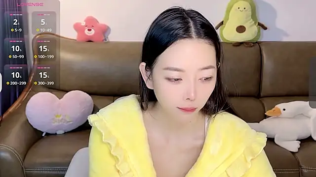 Snapshot of Yilin1999 chatting on 02/15/25, 12:54 Yilin1999 online show from 02/15/25, 12:54