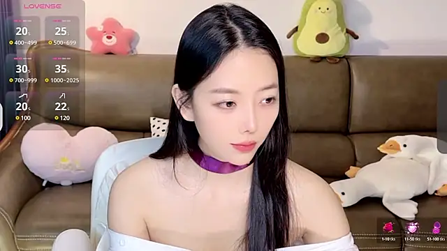 Snapshot of Yilin1999 chatting on 02/16/25, 06:43 Yilin1999 online show from 02/16/25, 06:43