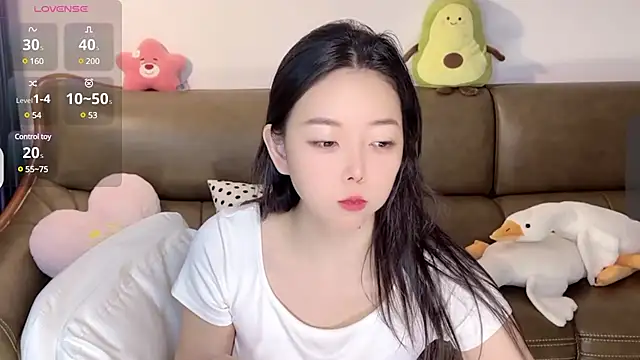 Snapshot of Yilin1999 chatting on 02/21/25, 10:26 Yilin1999 online show from 02/21/25, 10:26