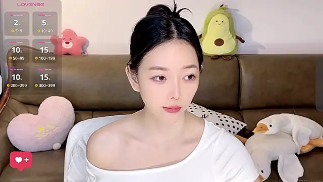 Snapshot of Yilin1999 chatting on 02/25/25, 12:47 Yilin1999 online show from 02/25/25, 12:47
