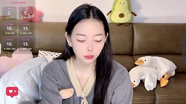 Snapshot of Yilin1999 chatting on 03/07/25, 02:04 Yilin1999 online show from 03/07/25, 02:04