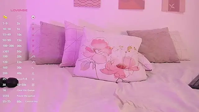 Snapshot of Mia_Heartt chatting on 03/05/25, 10:10 Mia Heartt online show from 03/05/25, 10:10