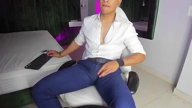 Lucii fer  online show from 10/17/25, 11:57