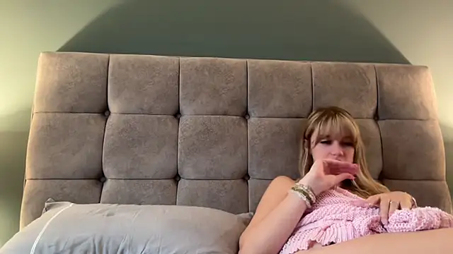 LustfulLuna  online show from 10/20/25, 03:01