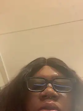 Snapshot of bonbonaumiel chatting on 01/05/25, 09:59 bonbonaumiel online show from 01/05/25, 09:59