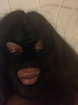 Snapshot of bonbonaumiel chatting on 01/15/25, 12:04 bonbonaumiel online show from 01/15/25, 12:04