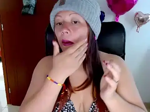Snapshot of miss_evoleth2 chatting on 09/23/25, 08:01 miss evoleth2 online show from 09/23/25, 08:01