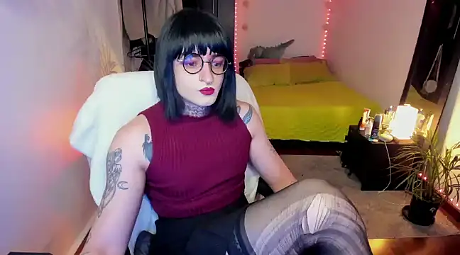 Snapshot of ShiiraVelkor chatting on 02/19/25, 10:12 ShiiraVelkor online show from 02/19/25, 10:12