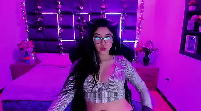 Lucy Anall  online show from 12/26/24, 11:03