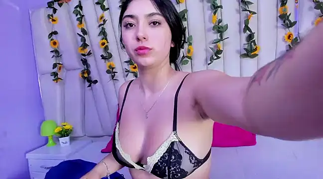 Lucy Anall  online show from 02/06/25, 12:22