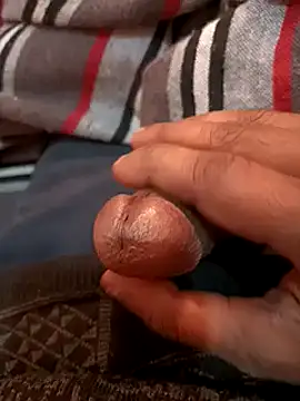 Snapshot of desicockblack chatting on 12/30/24, 02:40 desicockblack online show from 12/30/24, 02:40