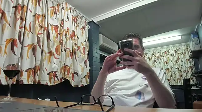 tilobinder online show from 12/27/24, 02:22