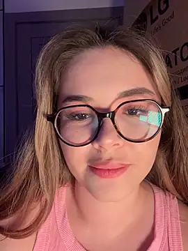 Snapshot of CutiePie3 chatting on 09/22/25, 10:34 CutiePie3 online show from 09/22/25, 10:34