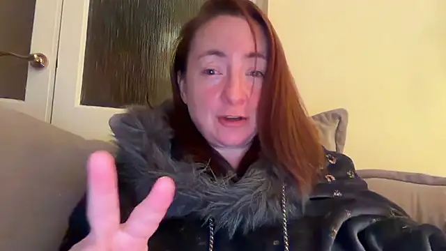 Snapshot of LouiseTswing chatting on 12/08/24, 10:36 LouiseTswing online show from 12/08/24, 10:36