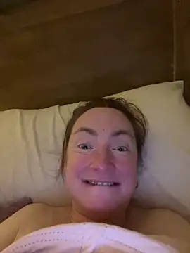 Snapshot of LouiseTswing chatting on 12/30/24, 11:28 LouiseTswing online show from 12/30/24, 11:28