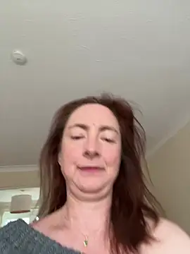 Snapshot of LouiseTswing chatting on 01/10/25, 12:47 LouiseTswing online show from 01/10/25, 12:47