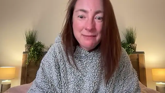 Snapshot of LouiseTswing chatting on 02/20/25, 08:14 LouiseTswing online show from 02/20/25, 08:14