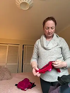 Snapshot of LouiseTswing chatting on 02/23/25, 03:29 LouiseTswing online show from 02/23/25, 03:29