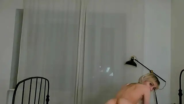 Snapshot of andrea_x_ chatting on 01/12/25, 02:19 andrea x online show from 01/12/25, 02:19