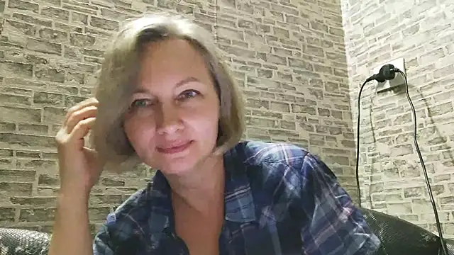 Snapshot of EdithManning chatting on 12/21/24, 05:51 EdithManning online show from 12/21/24, 05:51