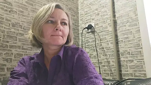 Snapshot of EdithManning chatting on 12/29/24, 08:33 EdithManning online show from 12/29/24, 08:33