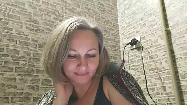 Snapshot of EdithManning chatting on 01/06/25, 03:51 EdithManning online show from 01/06/25, 03:51