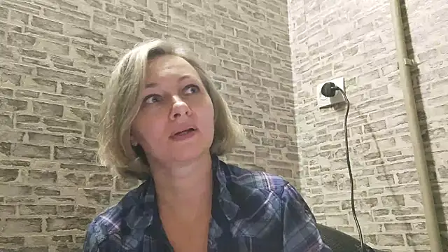 Snapshot of EdithManning chatting on 01/08/25, 02:03 EdithManning online show from 01/08/25, 02:03