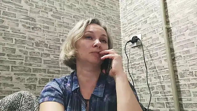 Snapshot of EdithManning chatting on 01/10/25, 06:06 EdithManning online show from 01/10/25, 06:06