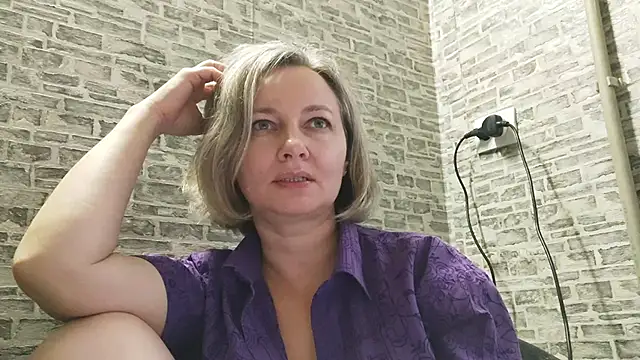 Snapshot of EdithManning chatting on 02/01/25, 01:51 EdithManning online show from 02/01/25, 01:51