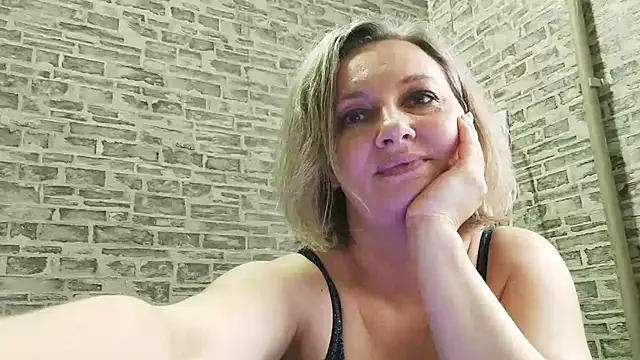 Snapshot of EdithManning chatting on 03/17/25, 09:55 EdithManning online show from 03/17/25, 09:55