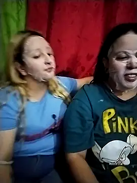 Snapshot of katieeandsharonn chatting on 03/23/25, 06:47 katieeandsharonn online show from 03/23/25, 06:47