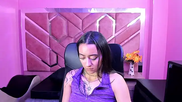 Snapshot of Miaa_Thopmson chatting on 09/11/25, 10:32 Miaa Thopmson online show from 09/11/25, 10:32