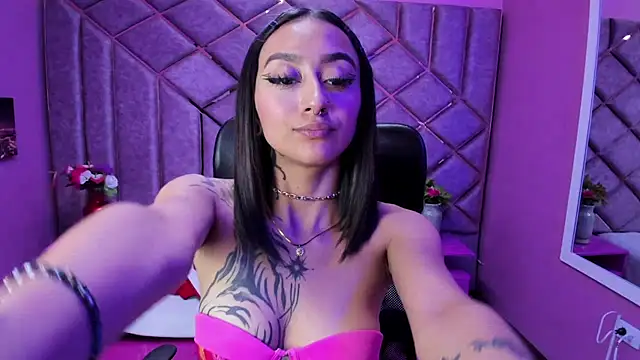 Snapshot of Miaa_Thopmson chatting on 09/23/25, 10:24 Miaa Thopmson online show from 09/23/25, 10:24