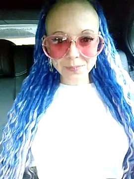 Snapshot of EdgesOfReality chatting on 10/10/25, 03:11 EdgesOfReality online show from 10/10/25, 03:11