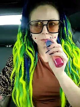 Snapshot of EdgesOfReality chatting on 11/10/25, 08:02 EdgesOfReality online show from 11/10/25, 08:02