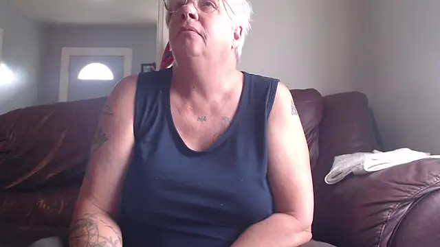 canadiancougar1965 online show from 10/23/25, 02:27