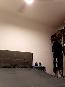 Snapshot of iDogrose21 chatting on 12/11/24, 07:57 iDogrose21 online show from 12/11/24, 07:57