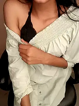 Snapshot of Chandani-Love chatting on 01/08/25, 08:38 Chandani-Love online show from 01/08/25, 08:38