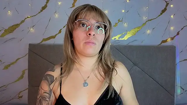 Snapshot of agatha_97_ chatting on 09/12/25, 04:56 agatha 97 online show from 09/12/25, 04:56