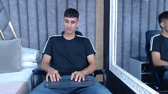 Snapshot of JakeMoxley chatting on 02/13/25, 02:31 JakeMoxley online show from 02/13/25, 02:31